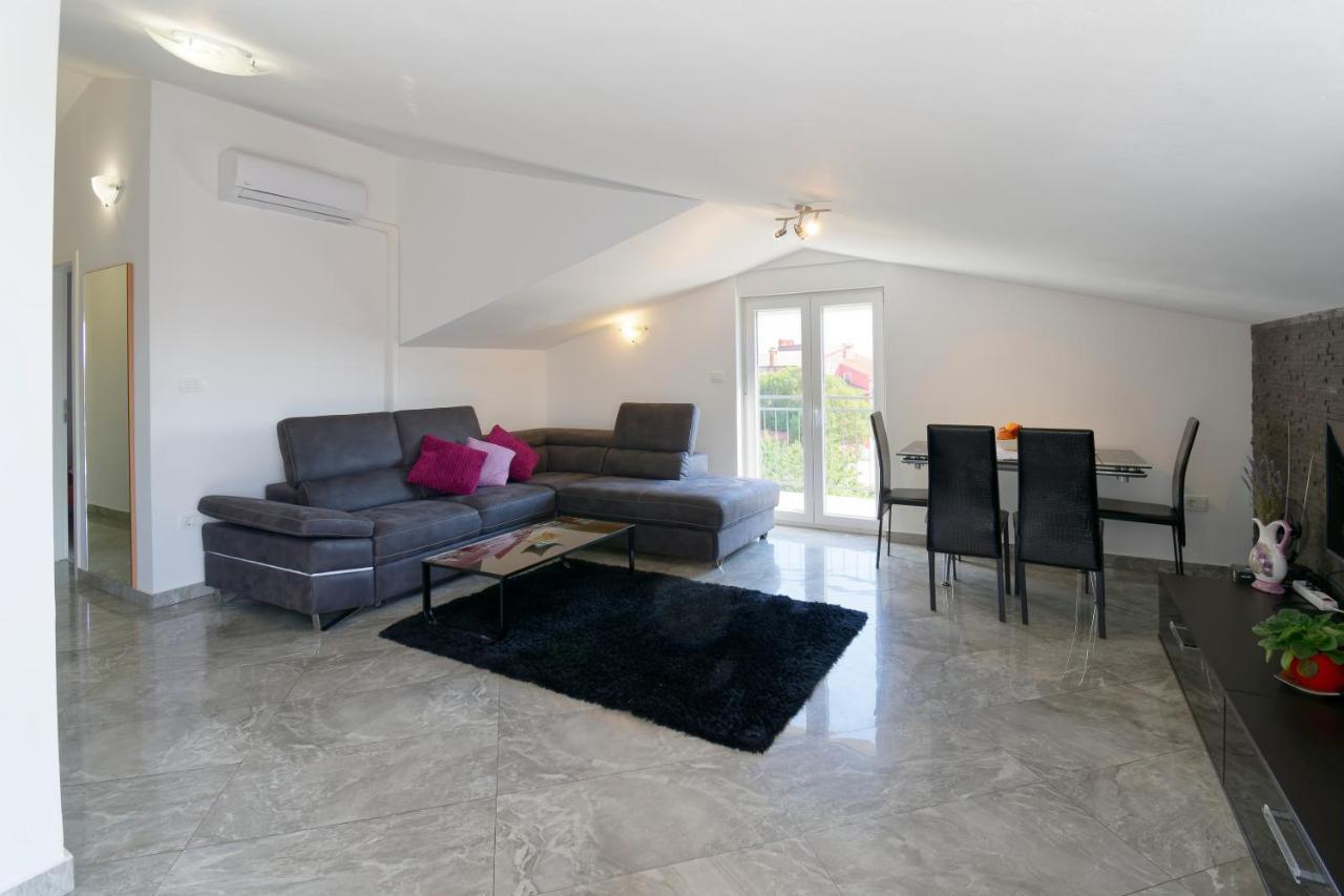 Apartments Goran By Rent Istria أوماغ المظهر الخارجي الصورة